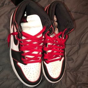 Jordan 1 high bloodline size 8.5